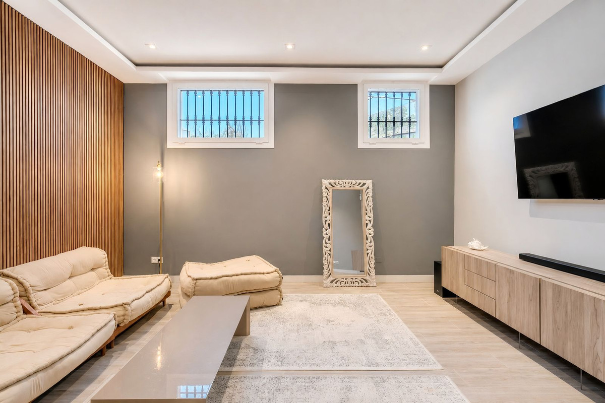 4 Bed Townhouse for sale in Nueva Andalucía Costa Del Sol, Málaga, Spain