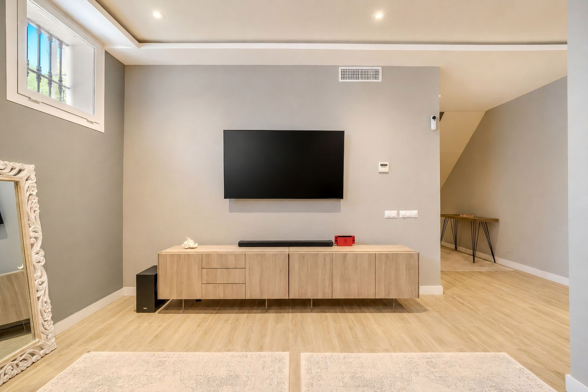4 Bed Townhouse for sale in Nueva Andalucía Costa Del Sol, Málaga, Spain