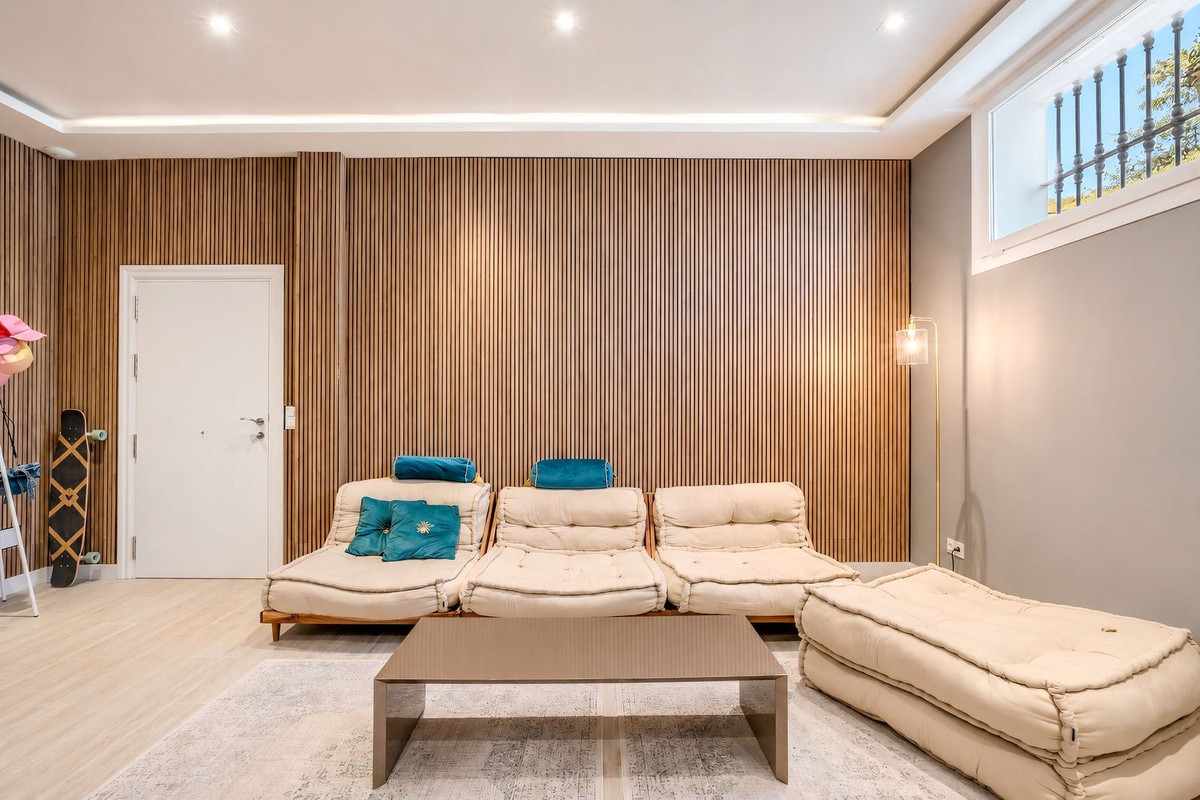 4 Bed Townhouse for sale in Nueva Andalucía Costa Del Sol, Málaga, Spain