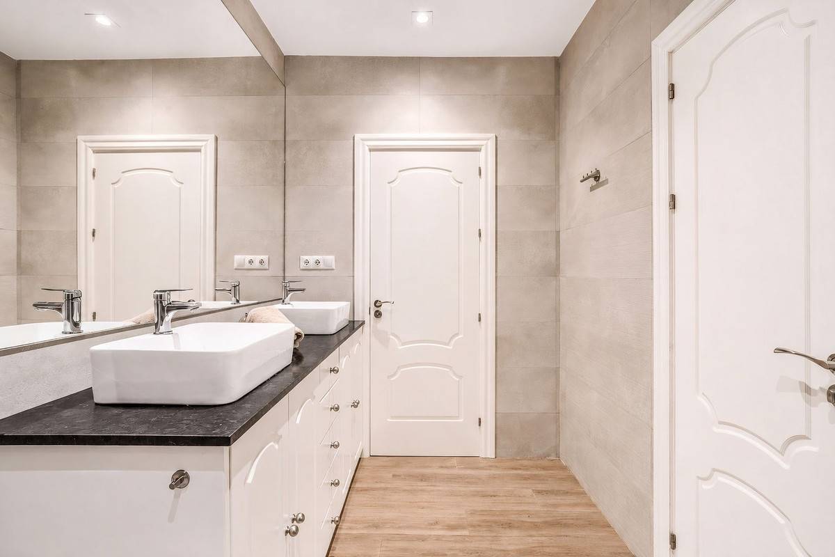 4 Bed Townhouse for sale in Nueva Andalucía Costa Del Sol, Málaga, Spain