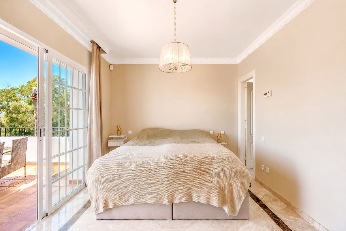 4 Bed Townhouse for sale in Nueva Andalucía Costa Del Sol, Málaga, Spain