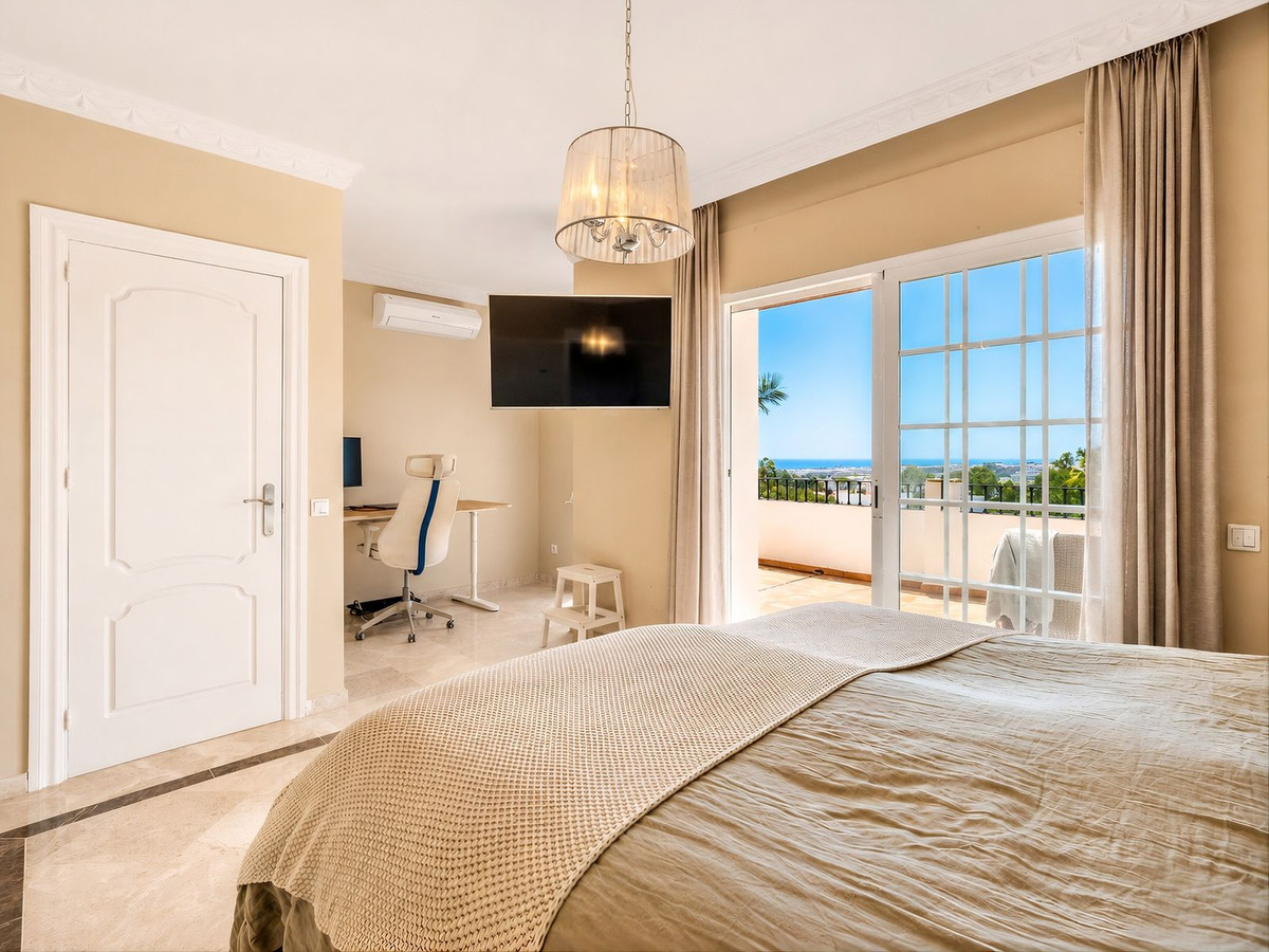 4 Bed Townhouse for sale in Nueva Andalucía Costa Del Sol, Málaga, Spain