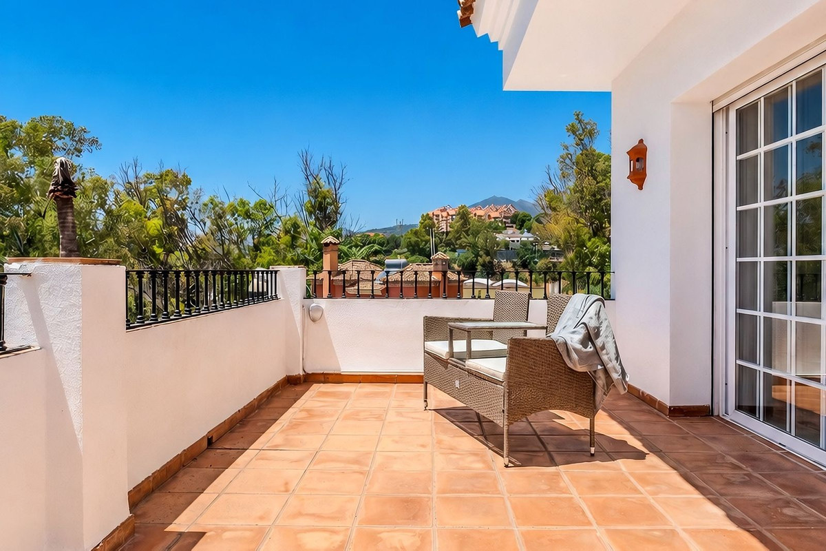 4 Bed Townhouse for sale in Nueva Andalucía Costa Del Sol, Málaga, Spain