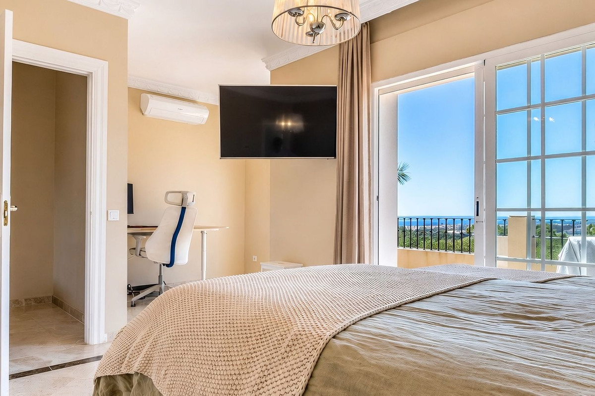 4 Bed Townhouse for sale in Nueva Andalucía Costa Del Sol, Málaga, Spain