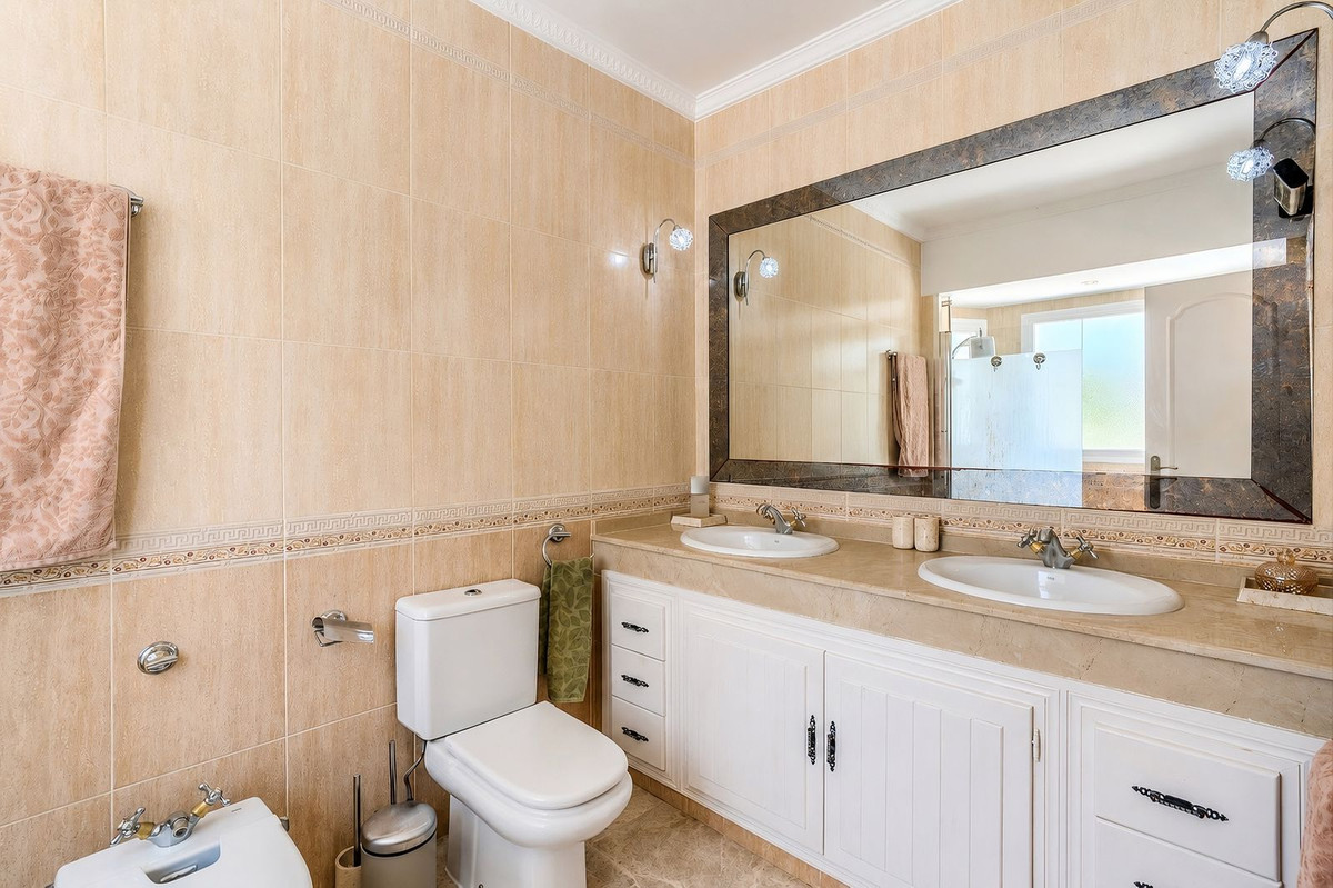 4 Bed Townhouse for sale in Nueva Andalucía Costa Del Sol, Málaga, Spain