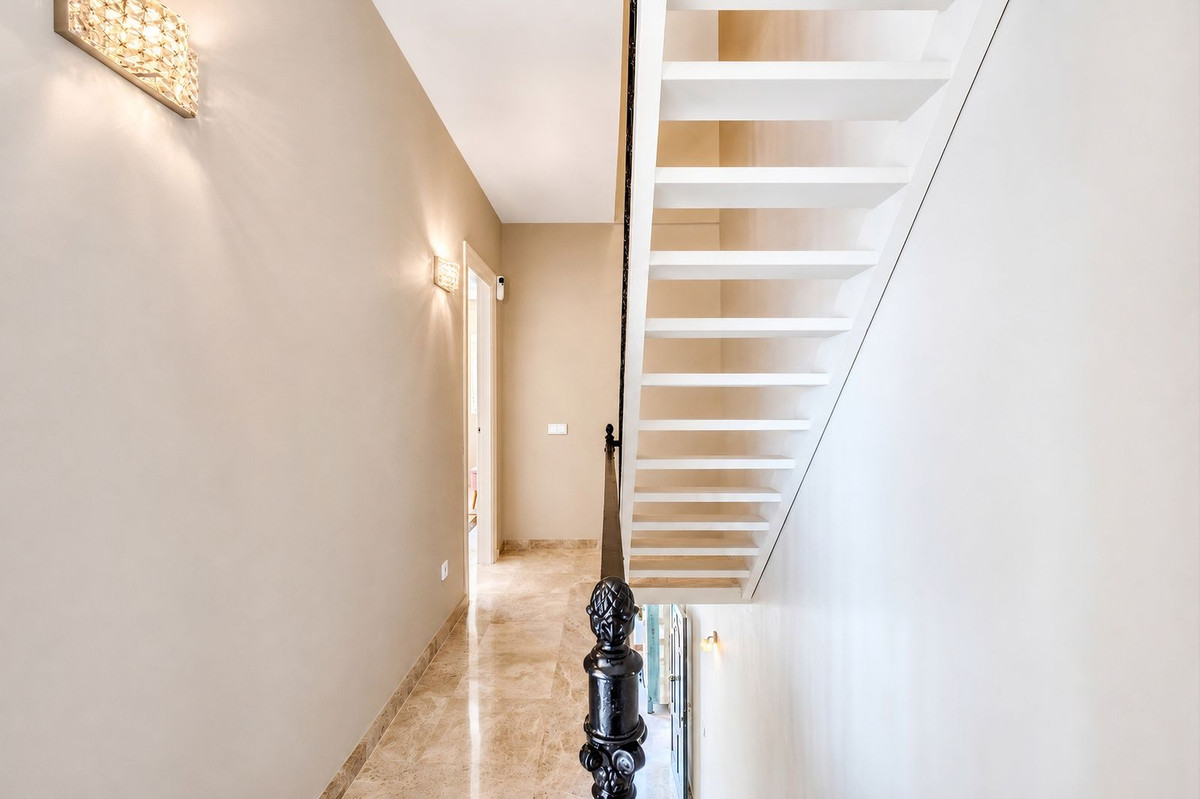 4 Bed Townhouse for sale in Nueva Andalucía Costa Del Sol, Málaga, Spain