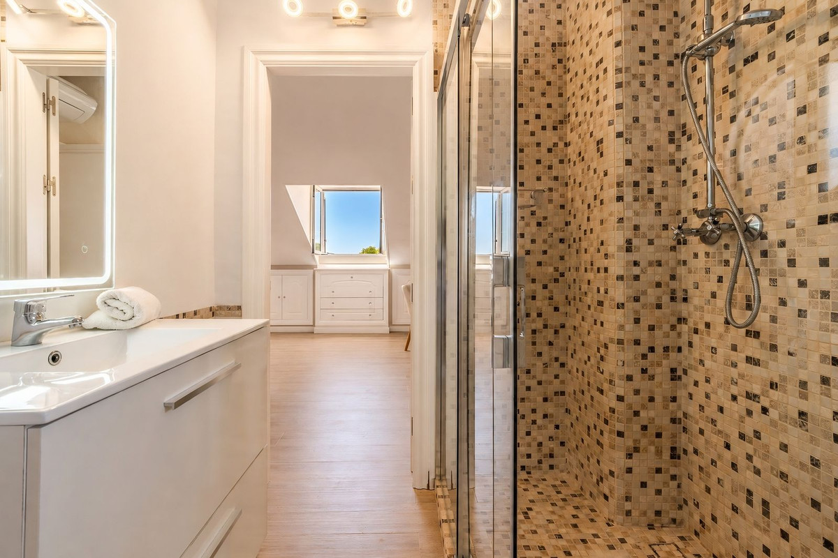 4 Bed Townhouse for sale in Nueva Andalucía Costa Del Sol, Málaga, Spain