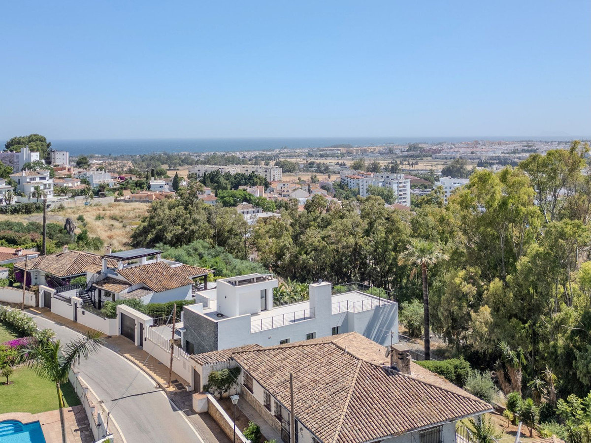 4 Bed Townhouse for sale in Nueva Andalucía Costa Del Sol, Málaga, Spain