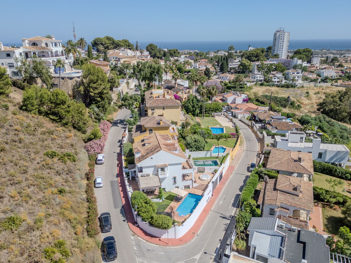 4 Bed Townhouse for sale in Nueva Andalucía Costa Del Sol, Málaga, Spain