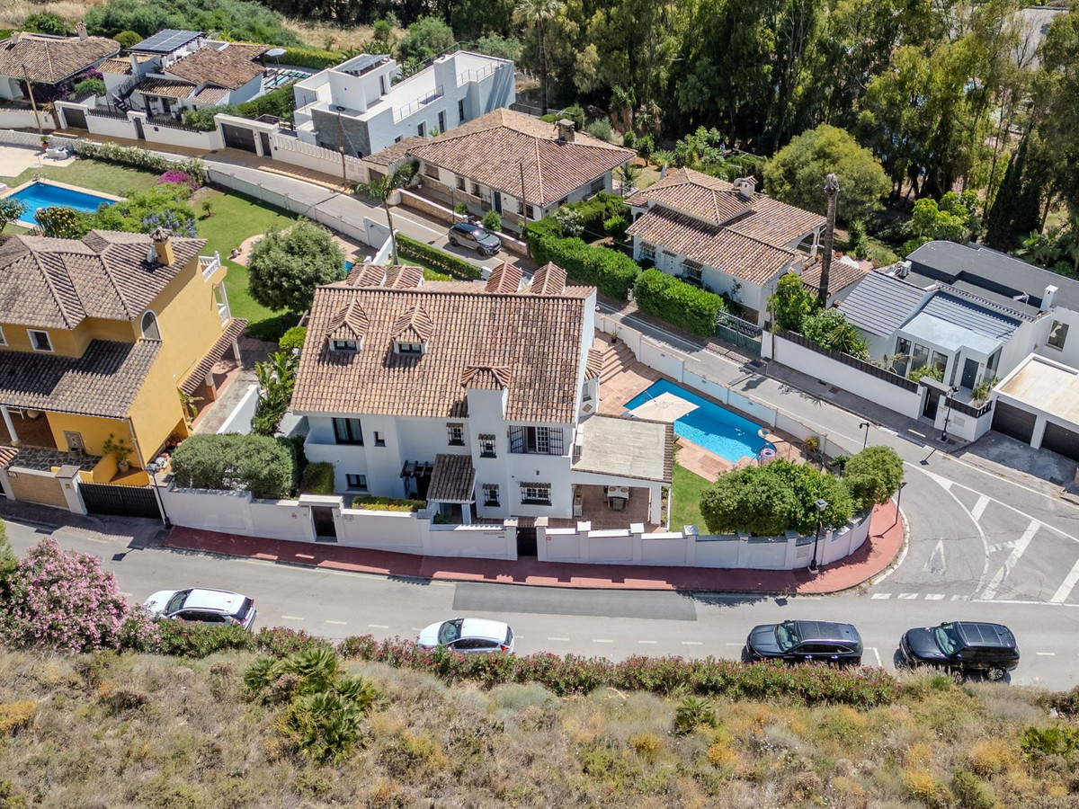 4 Bed Townhouse for sale in Nueva Andalucía Costa Del Sol, Málaga, Spain