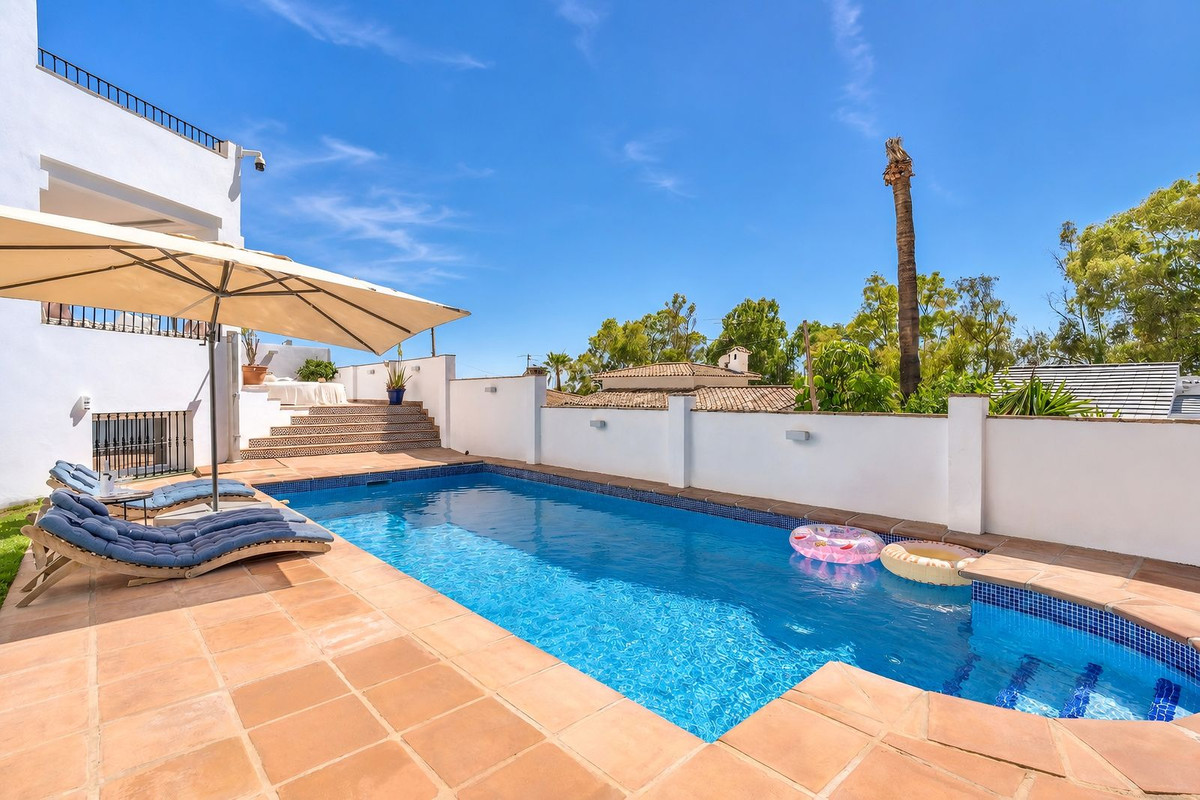 4 Bed Townhouse for sale in Nueva Andalucía Costa Del Sol, Málaga, Spain