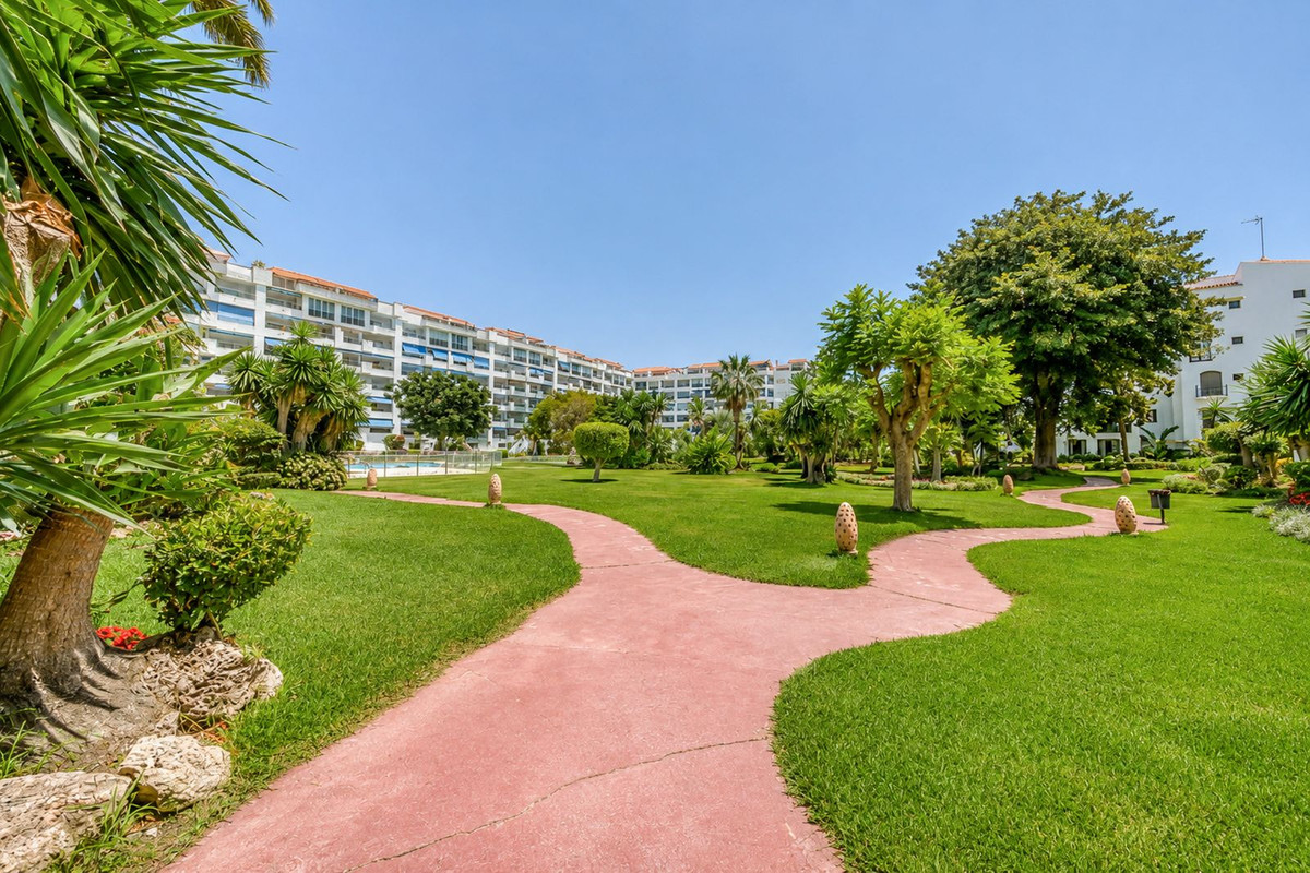 Se vende Apartamento Planta Media de 3 dormitorios en Costa Del Sol, Málaga, España