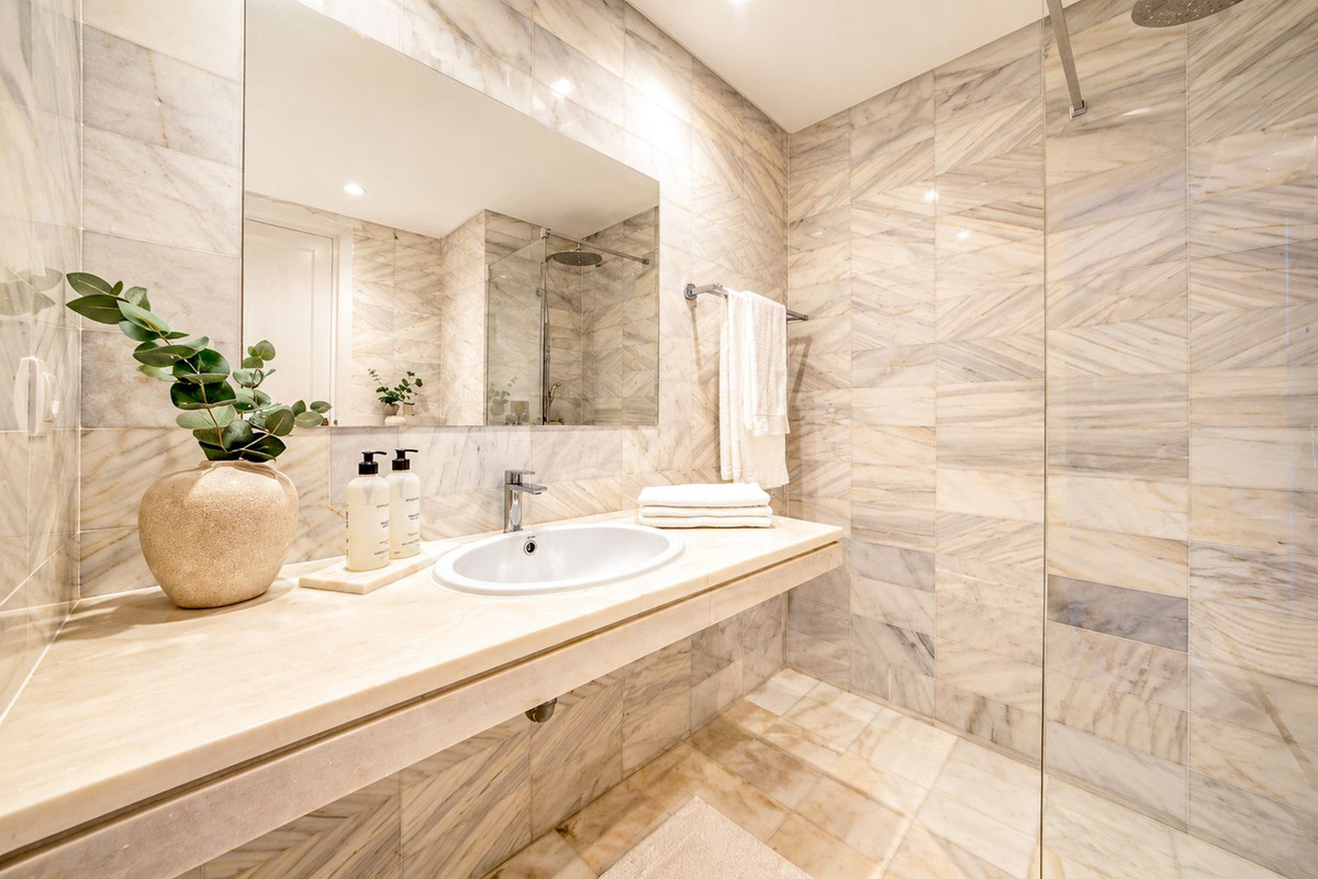 Se vende Apartamento Planta Media de 3 dormitorios en Costa Del Sol, Málaga, España