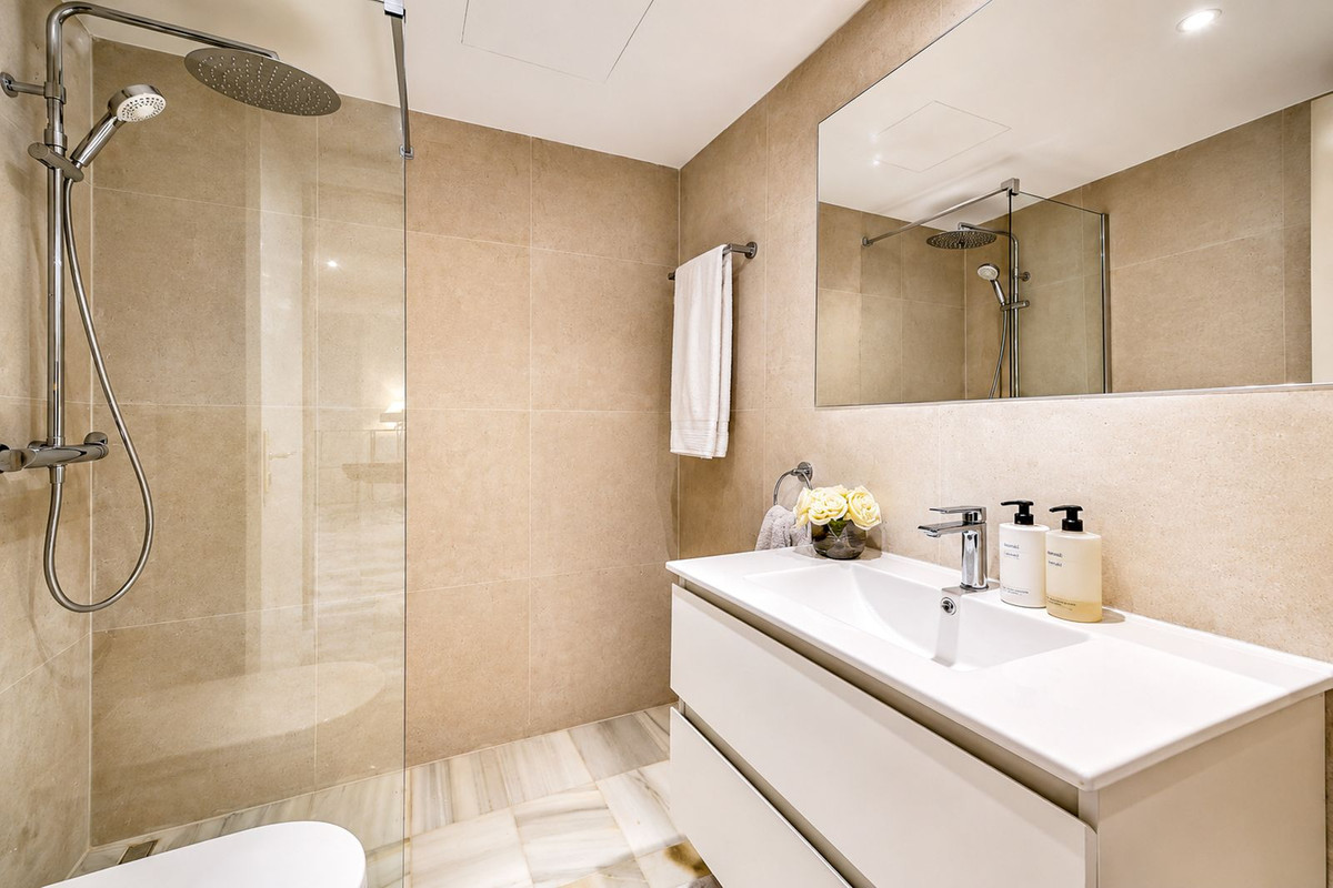 Se vende Apartamento Planta Media de 3 dormitorios en Costa Del Sol, Málaga, España