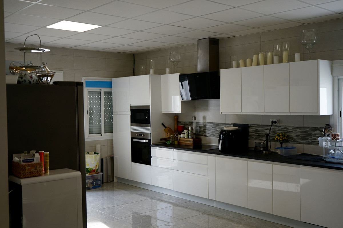 6 Bed Townhouse for sale in Marbella Costa Del Sol, Málaga, Spain