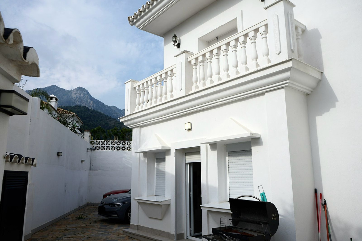6 Bed Townhouse for sale in Marbella Costa Del Sol, Málaga, Spain