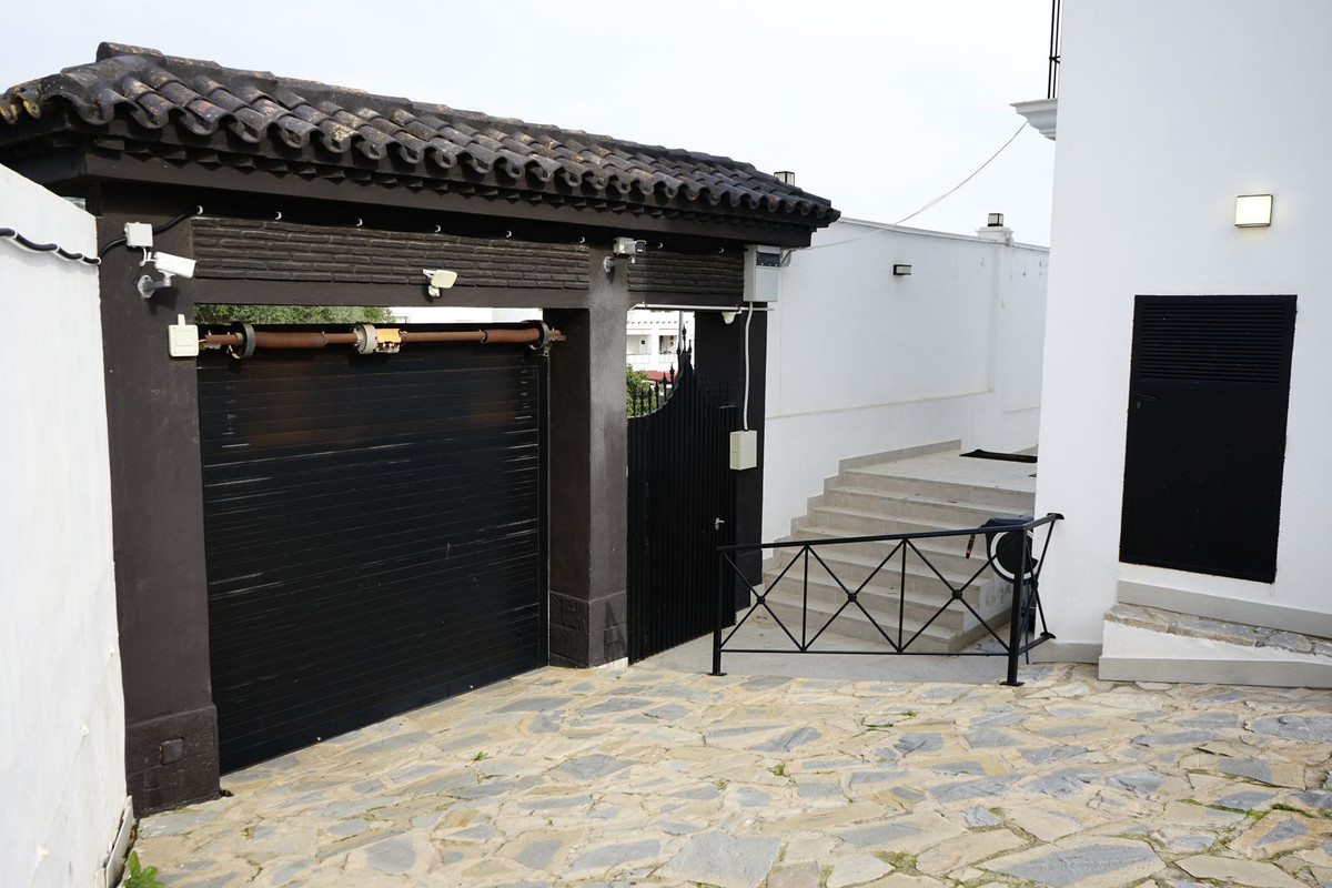 6 Bed Townhouse for sale in Marbella Costa Del Sol, Málaga, Spain