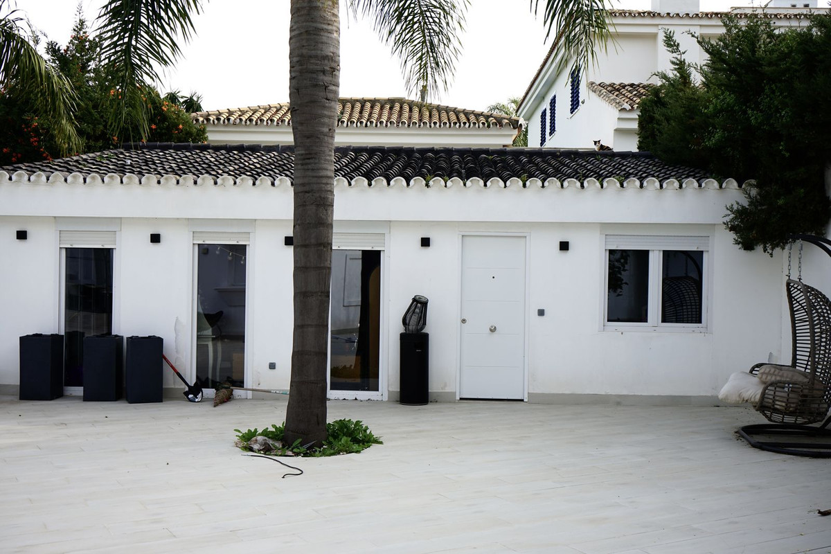 6 Bed Townhouse for sale in Marbella Costa Del Sol, Málaga, Spain
