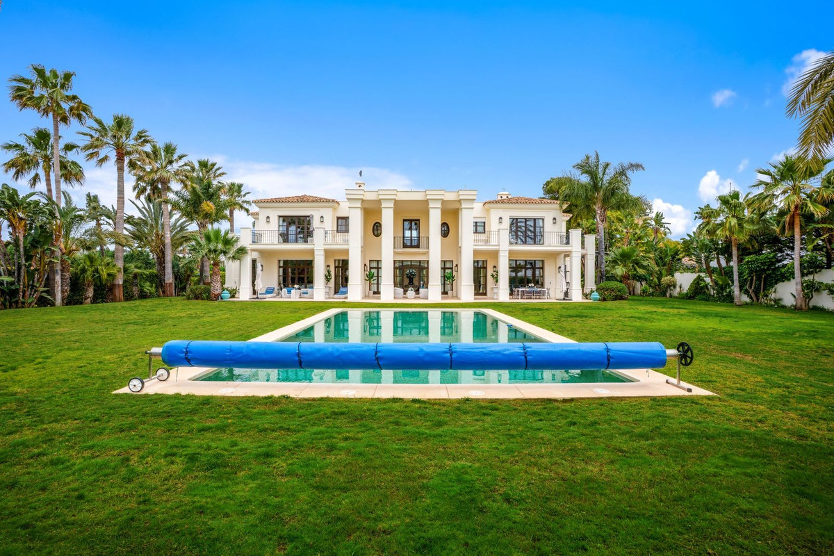 5 Bed Townhouse for sale in Guadalmina Baja Costa Del Sol, Málaga, Spain