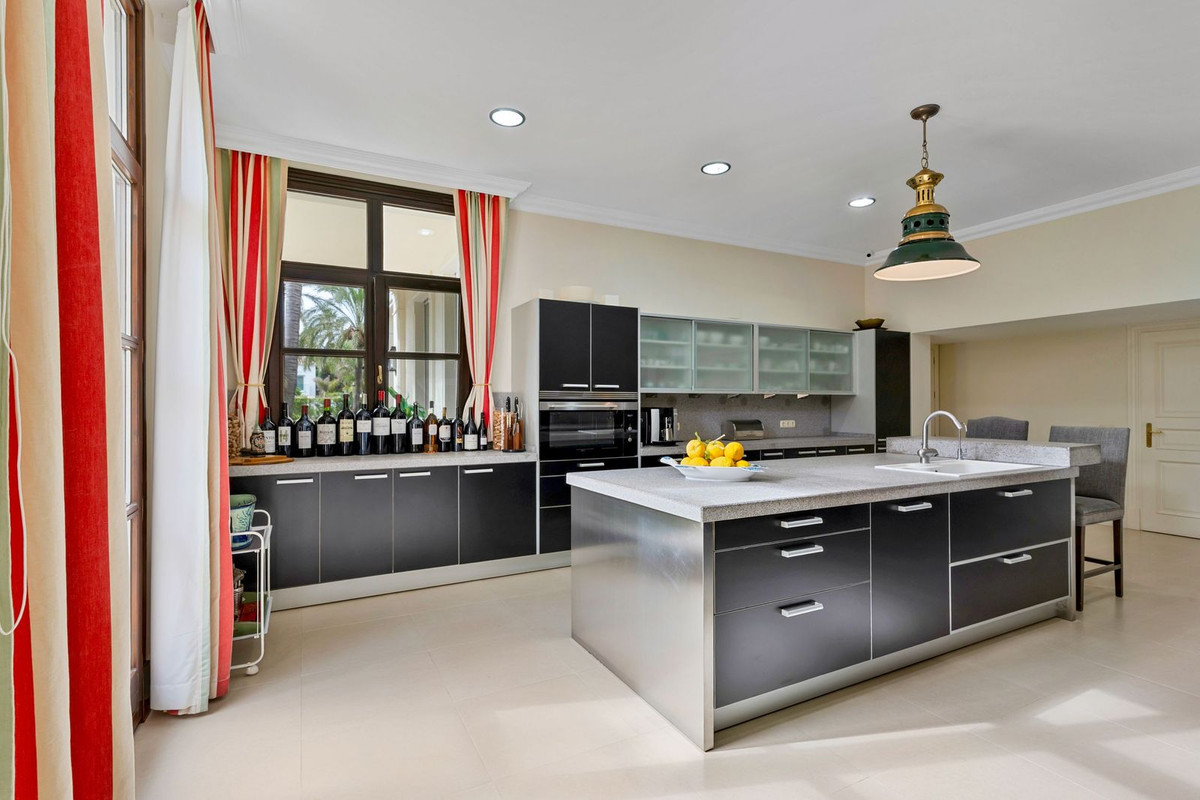 5 Bed Townhouse for sale in Guadalmina Baja Costa Del Sol, Málaga, Spain