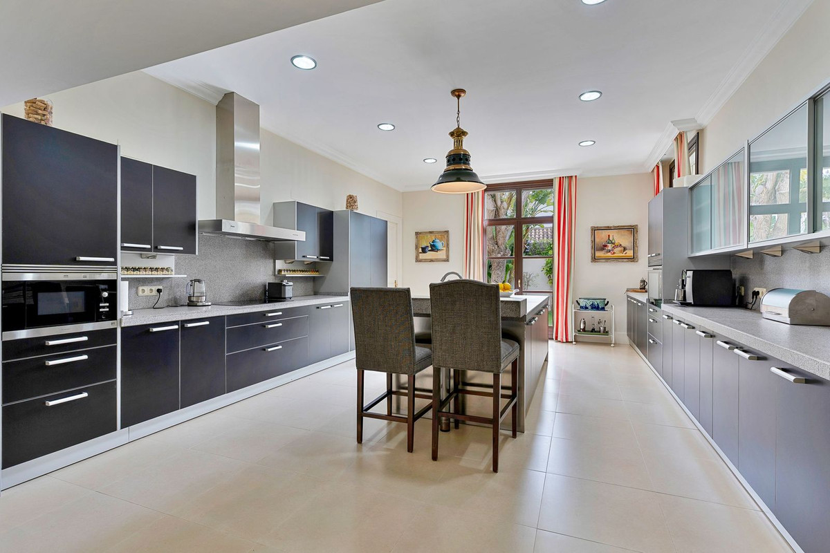 5 Bed Townhouse for sale in Guadalmina Baja Costa Del Sol, Málaga, Spain