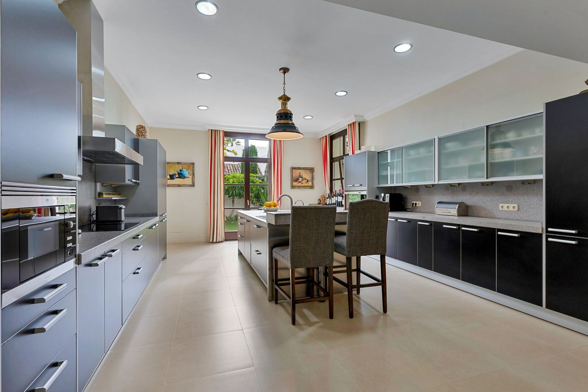 5 Bed Townhouse for sale in Guadalmina Baja Costa Del Sol, Málaga, Spain
