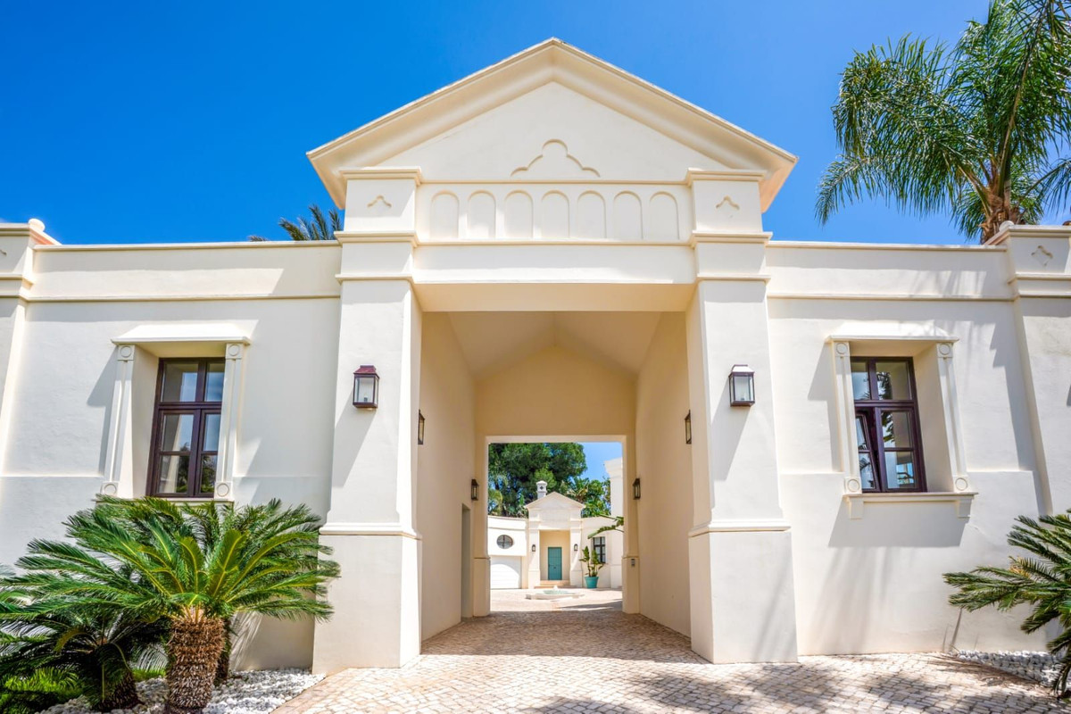 5 Bed Townhouse for sale in Guadalmina Baja Costa Del Sol, Málaga, Spain