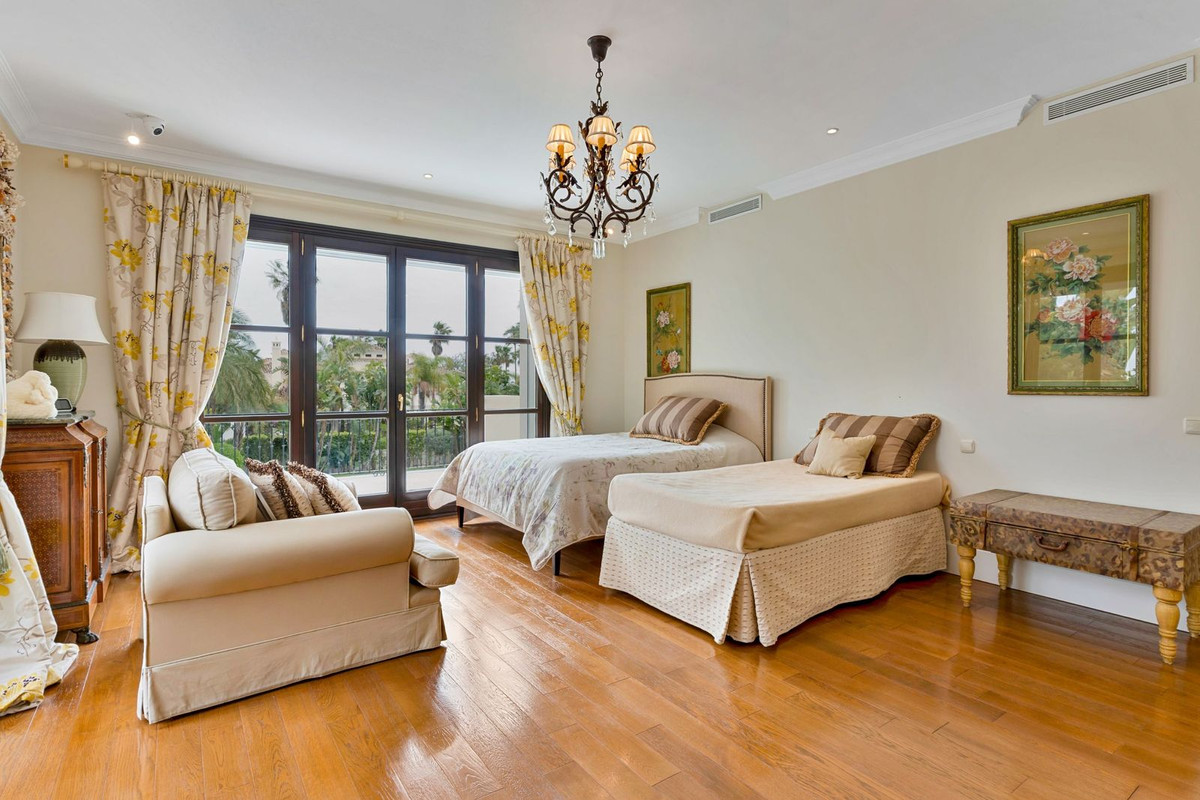 5 Bed Townhouse for sale in Guadalmina Baja Costa Del Sol, Málaga, Spain