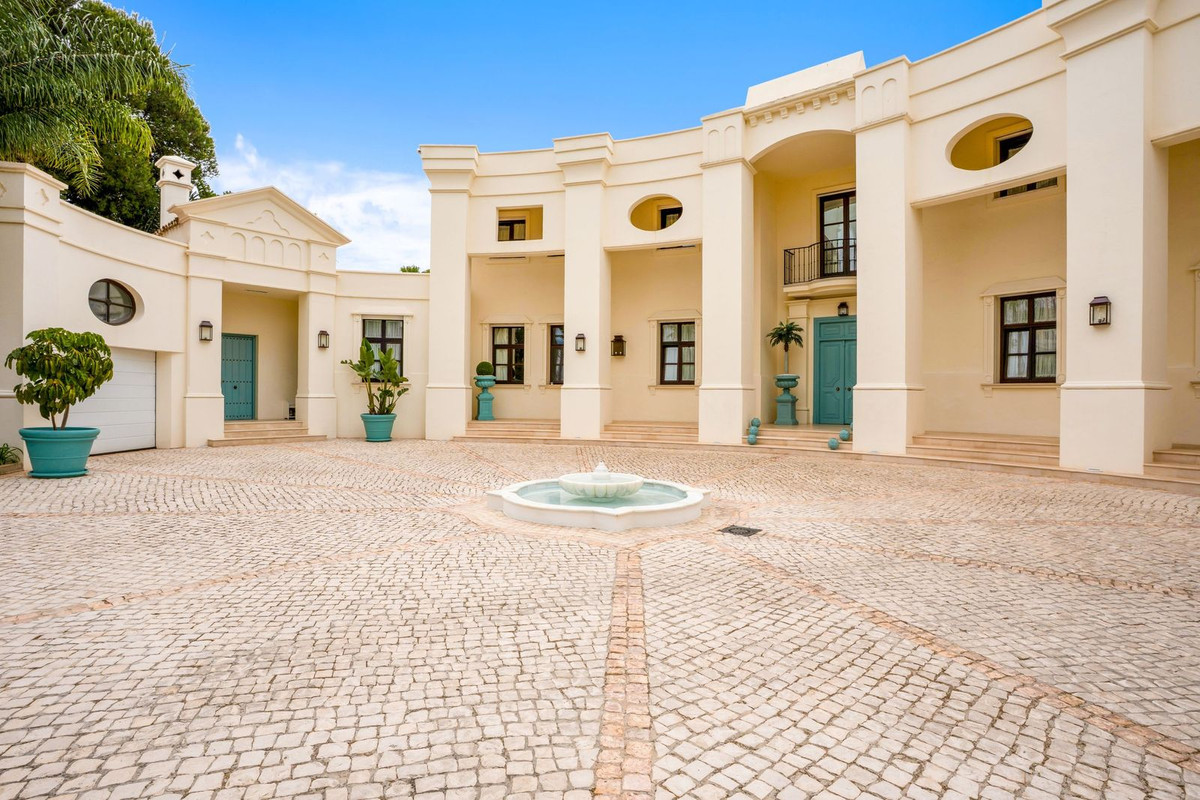 5 Bed Townhouse for sale in Guadalmina Baja Costa Del Sol, Málaga, Spain