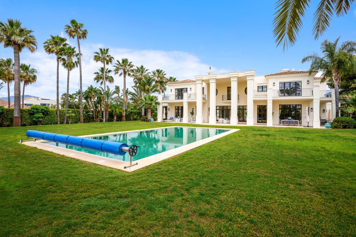 5 Bed Townhouse for sale in Guadalmina Baja Costa Del Sol, Málaga, Spain