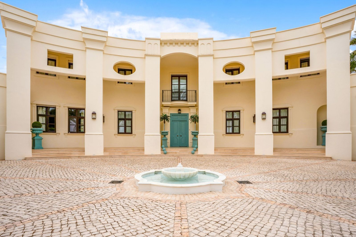 5 Bed Townhouse for sale in Guadalmina Baja Costa Del Sol, Málaga, Spain
