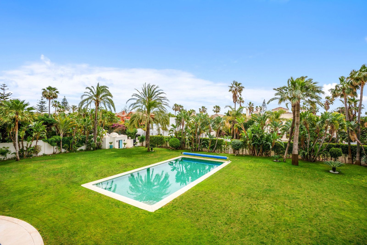 5 Bed Townhouse for sale in Guadalmina Baja Costa Del Sol, Málaga, Spain