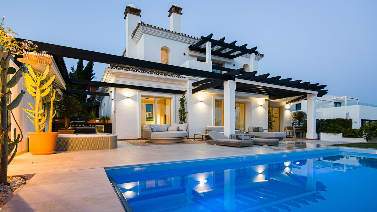 5 Bed Townhouse for sale in Las Chapas Costa Del Sol, Málaga, Spain