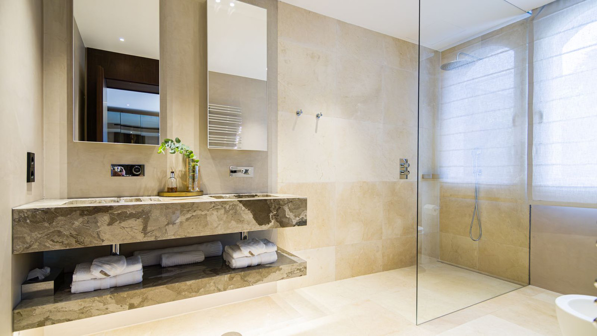 5 Bed Townhouse for sale in Las Chapas Costa Del Sol, Málaga, Spain