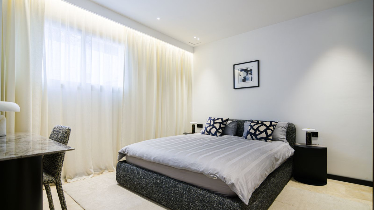 5 Bed Townhouse for sale in Las Chapas Costa Del Sol, Málaga, Spain