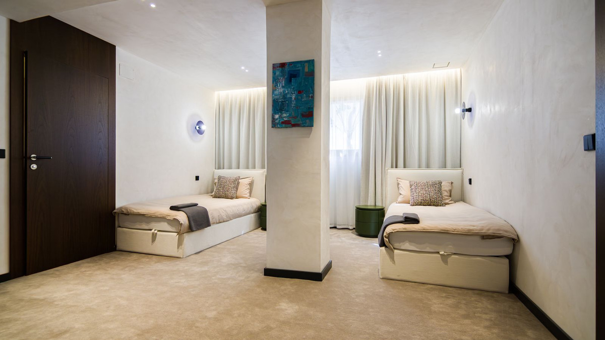 5 Bed Townhouse for sale in Las Chapas Costa Del Sol, Málaga, Spain