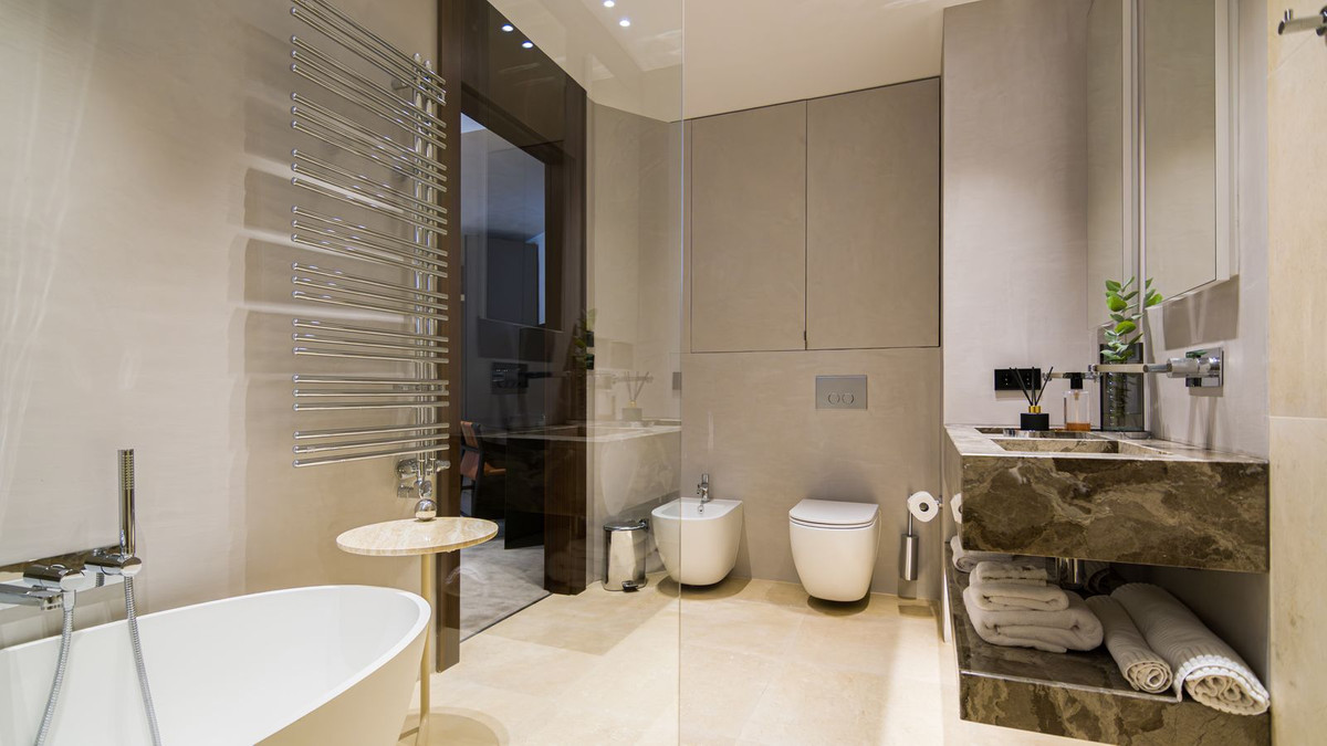 5 Bed Townhouse for sale in Las Chapas Costa Del Sol, Málaga, Spain