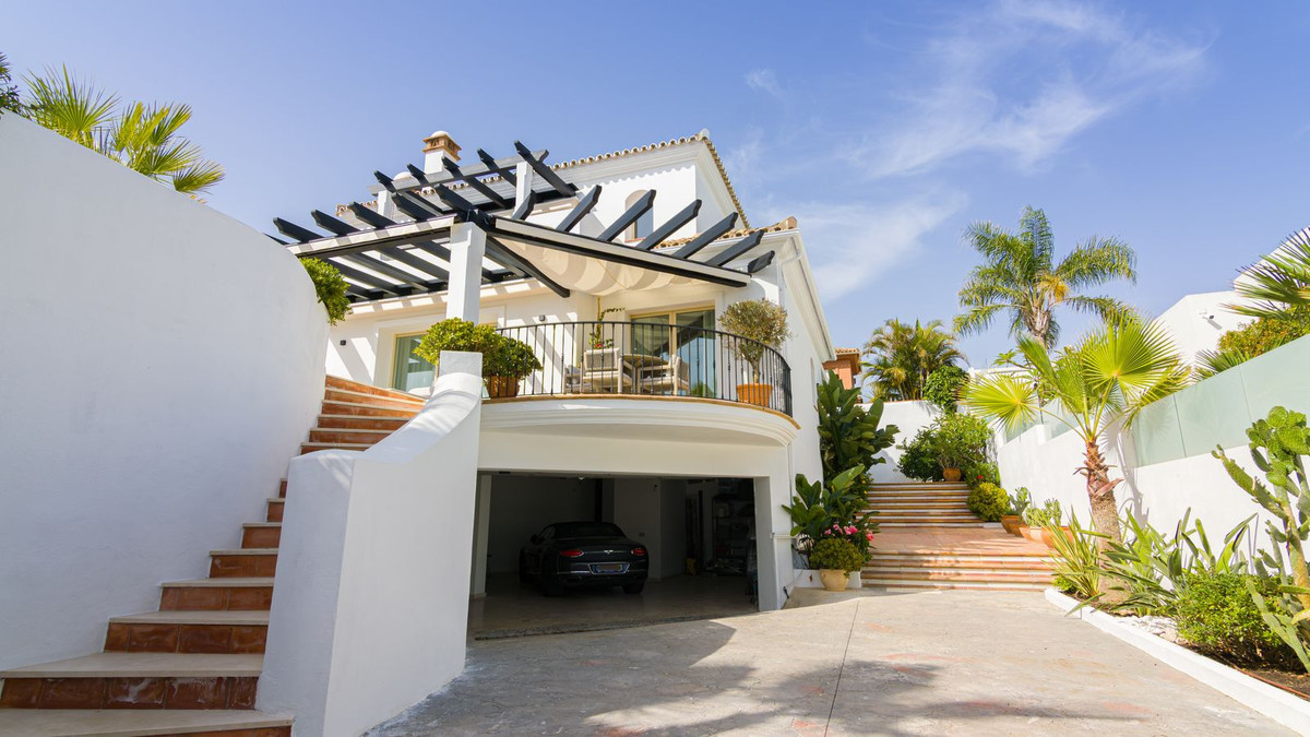 5 Bed Townhouse for sale in Las Chapas Costa Del Sol, Málaga, Spain
