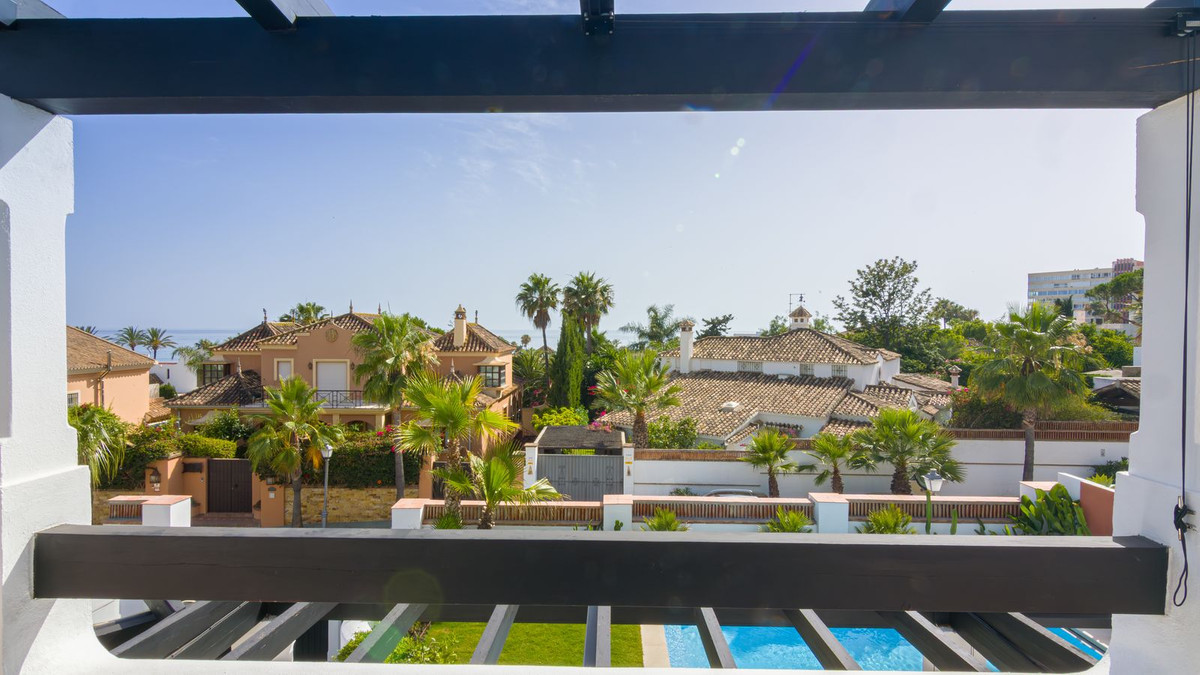 5 Bed Townhouse for sale in Las Chapas Costa Del Sol, Málaga, Spain