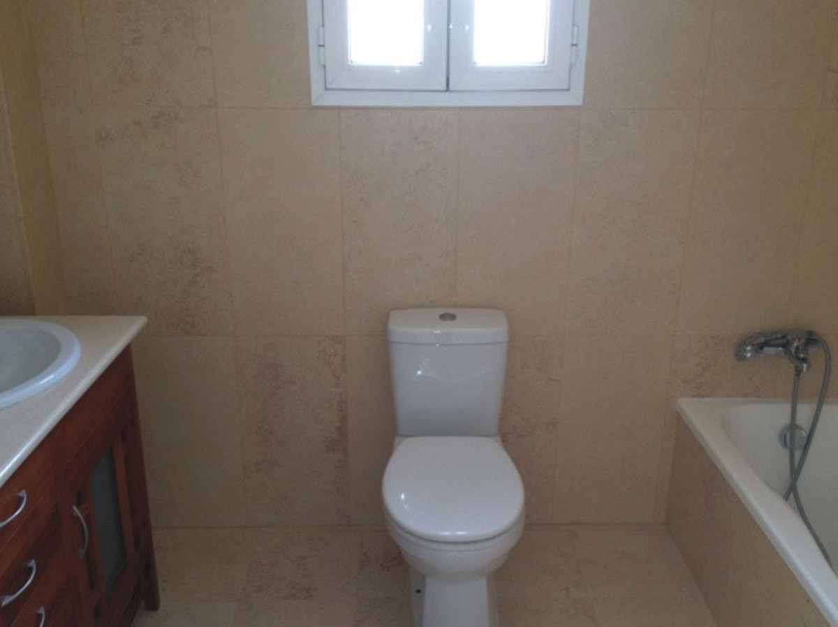 Se vende Apartamento Planta Media de 2 dormitorios en Costa Del Sol, Málaga, España
