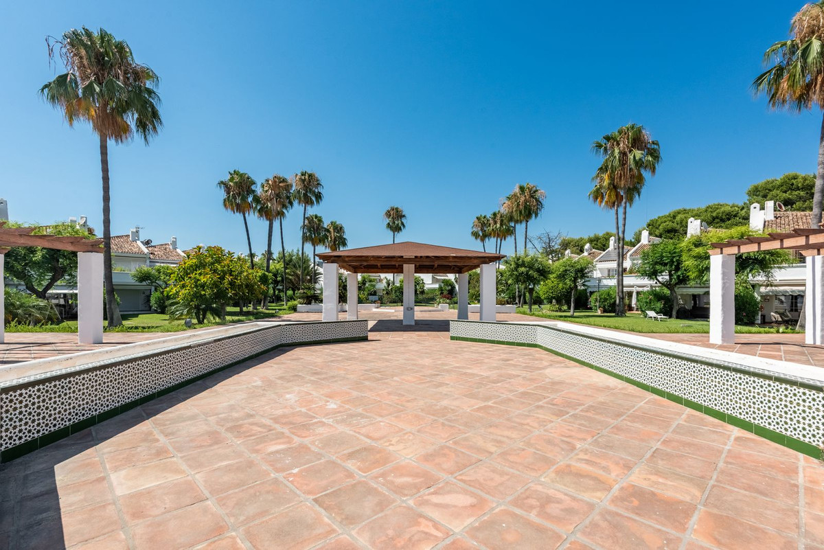 3 Bed Townhouse for sale in Bel Air Costa Del Sol, Málaga, Spain