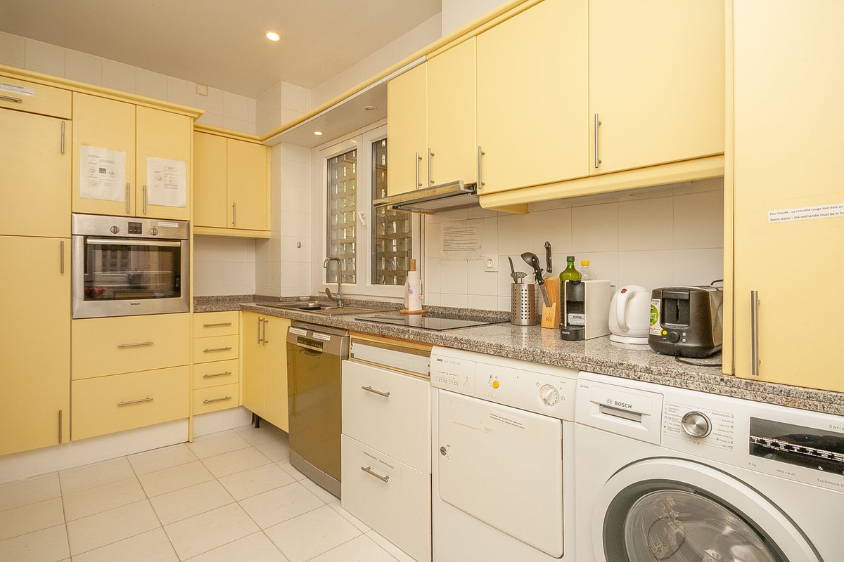 Se vende Apartamento Planta Media de 3 dormitorios en Costa Del Sol, Málaga, España