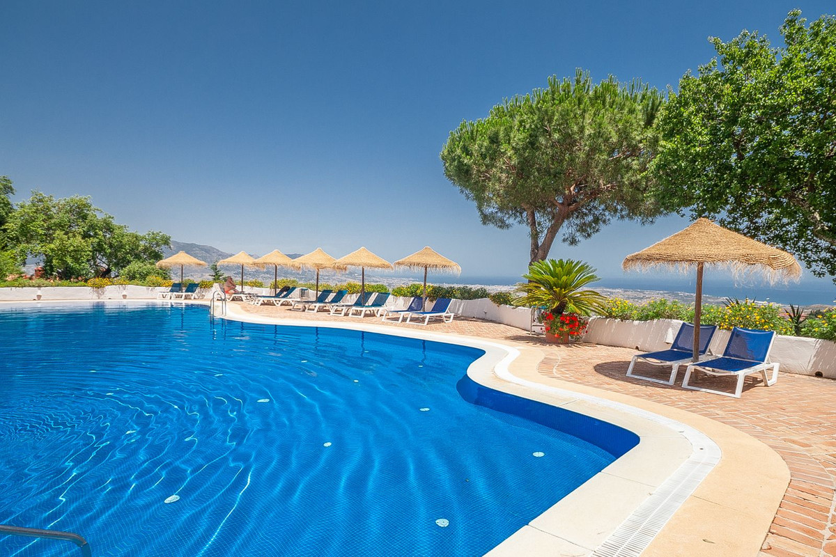 Se vende Apartamento Planta Media de 3 dormitorios en Costa Del Sol, Málaga, España