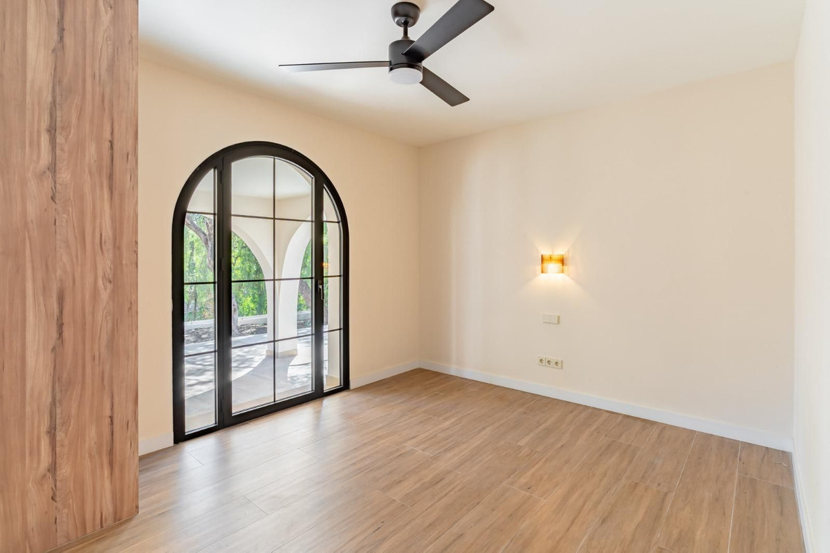 Se vende Villa - Chalet de 4 dormitorios en Costa Del Sol, Málaga, España