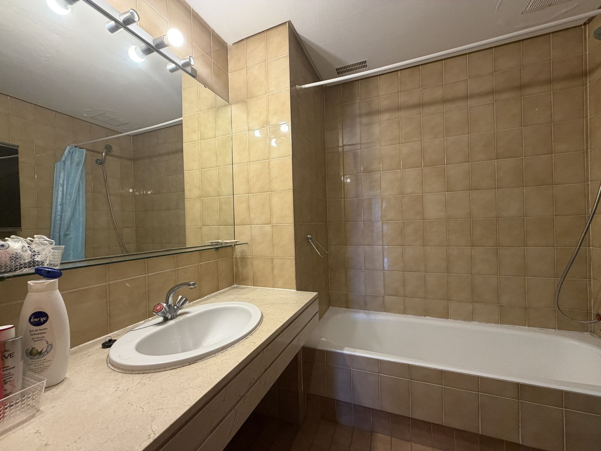 2 Bed Apartment for sale in Estepona Costa Del Sol, Málaga, Spain