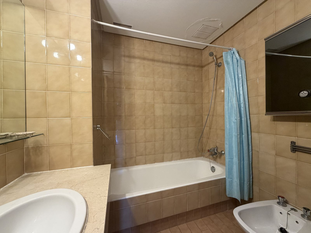 2 Bed Apartment for sale in Estepona Costa Del Sol, Málaga, Spain