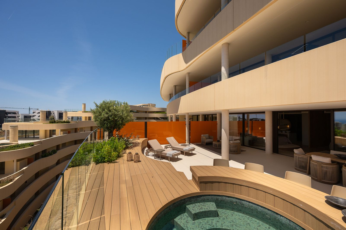 2 Bed Apartment for sale in Fuengirola Costa Del Sol, Málaga, Spain