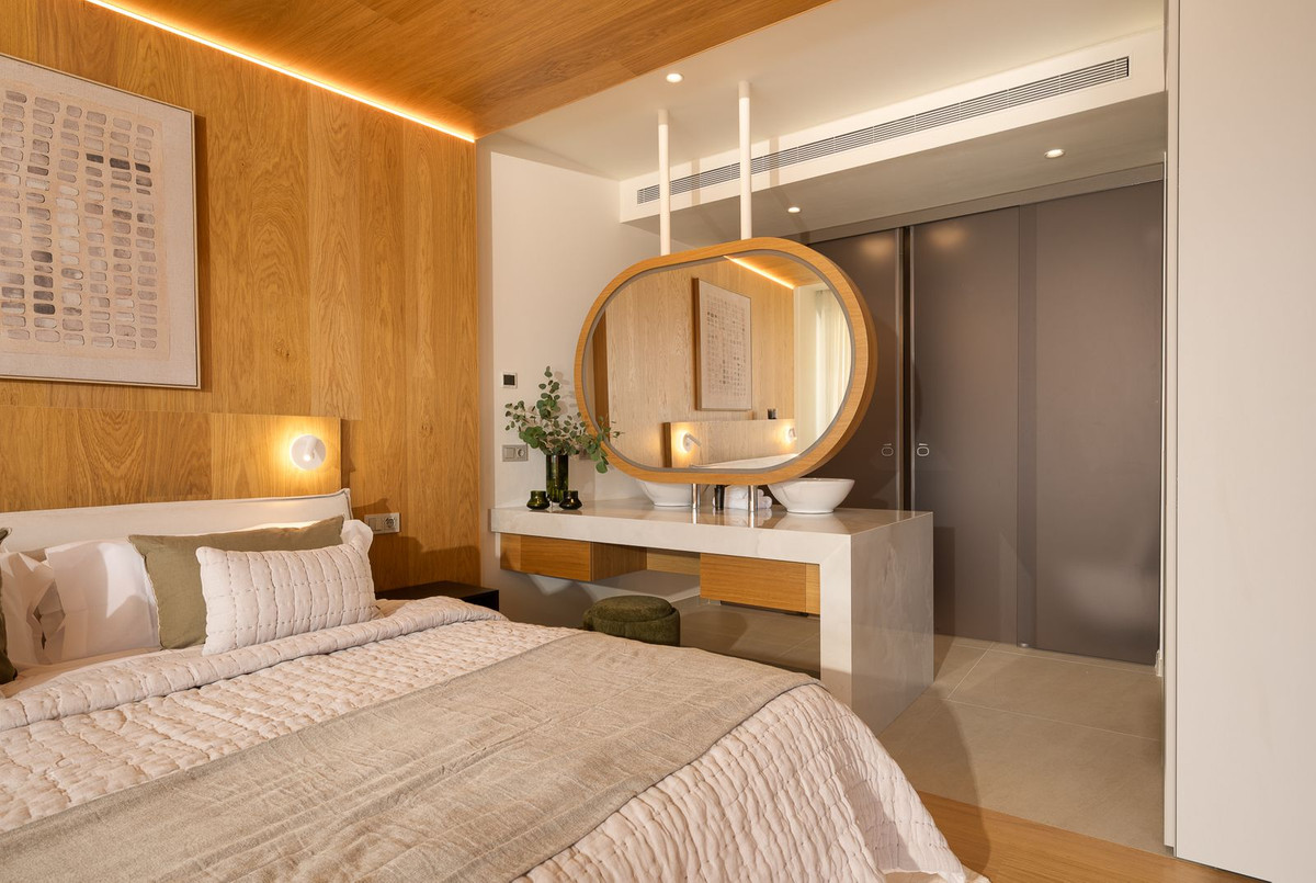 2 Bed Apartment for sale in Fuengirola Costa Del Sol, Málaga, Spain