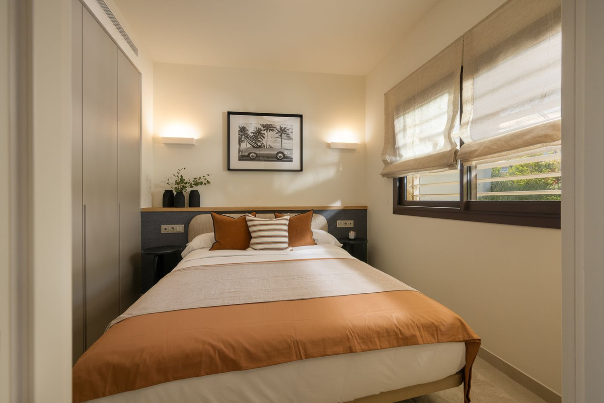 2 Bed Apartment for sale in Fuengirola Costa Del Sol, Málaga, Spain