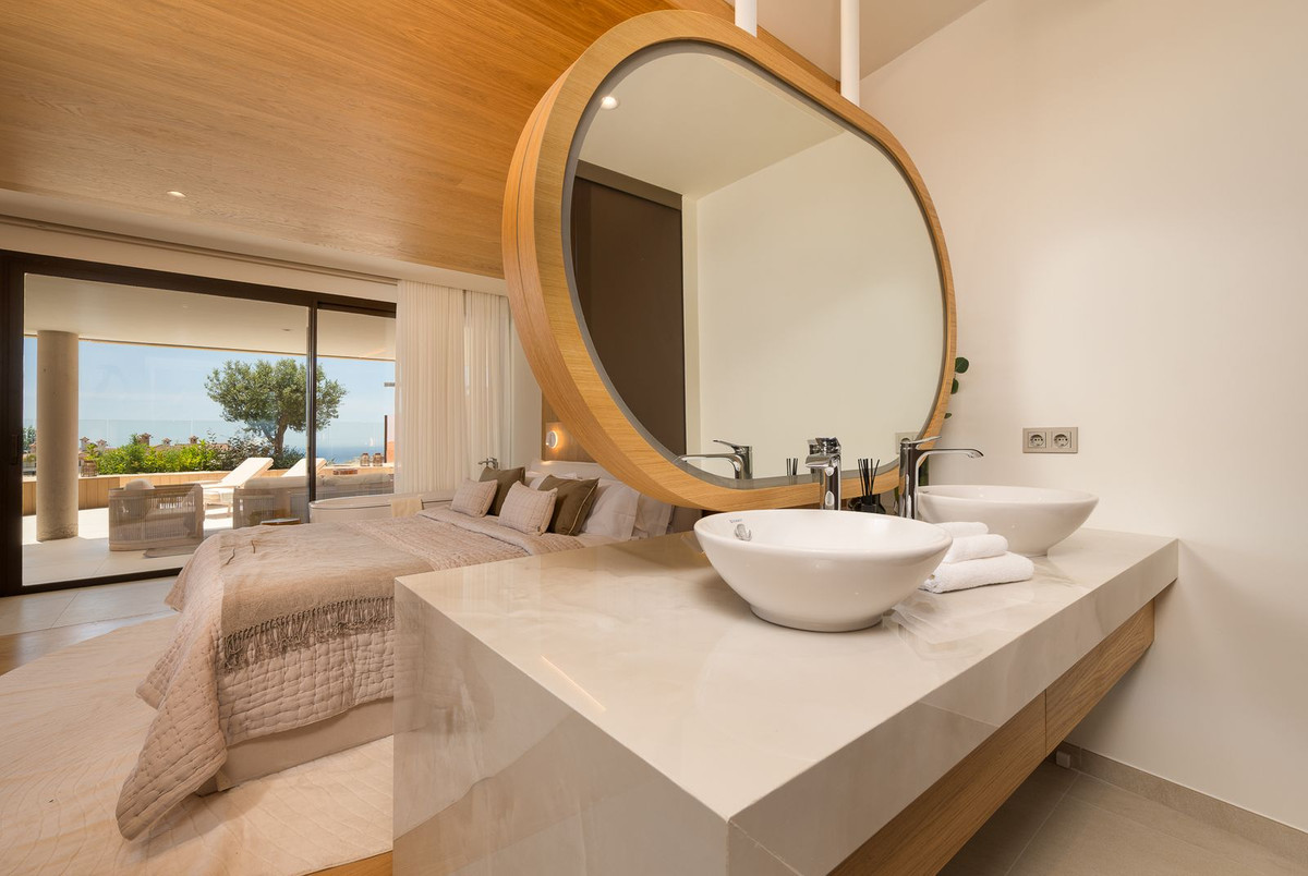 2 Bed Apartment for sale in Fuengirola Costa Del Sol, Málaga, Spain